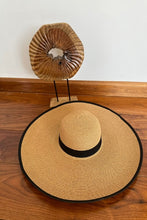 Load image into Gallery viewer, FASHION STRAW WIDE BRIM FLOPPY SUN HAT