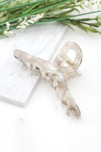 Load image into Gallery viewer, Resin Loop Claw Clip
