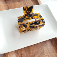 Load image into Gallery viewer, Carly Hair Claw  - Tortoise
