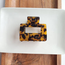 Load image into Gallery viewer, Carly Hair Claw  - Tortoise
