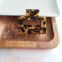 Load image into Gallery viewer, Carly Hair Claw  - Tortoise
