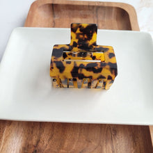 Load image into Gallery viewer, Carly Hair Claw  - Tortoise
