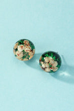Load image into Gallery viewer, Ball stud earrings with dried flowers
