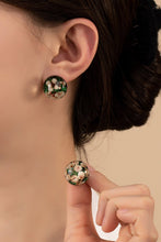 Load image into Gallery viewer, Ball stud earrings with dried flowers
