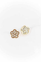 Load image into Gallery viewer, Cute Flower Stud Earrings
