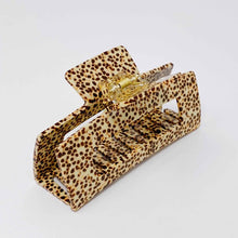 Load image into Gallery viewer, Spotted Elegance Full Hair Claw
