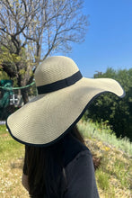 Load image into Gallery viewer, FASHION STRAW WIDE BRIM FLOPPY SUN HAT
