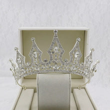 Load image into Gallery viewer, Rhinestone Crown Headband L3361
